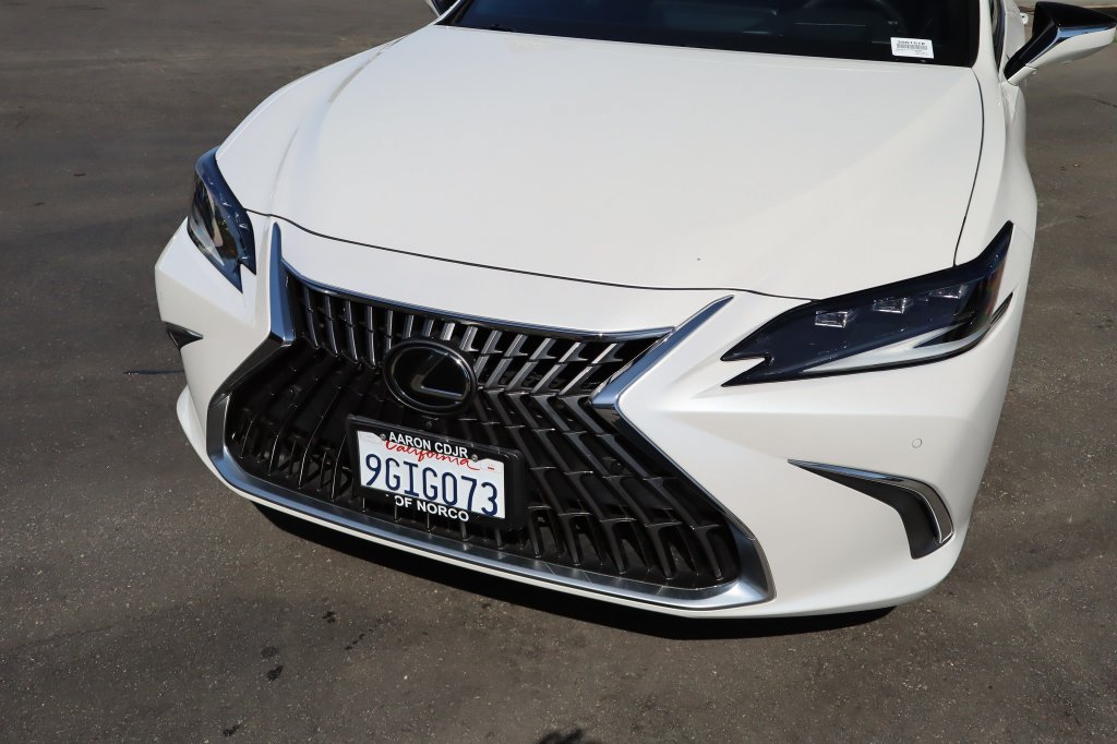 Used 2023 Lexus ES 300h w/ Accessory Package (Z1) FWD image 9