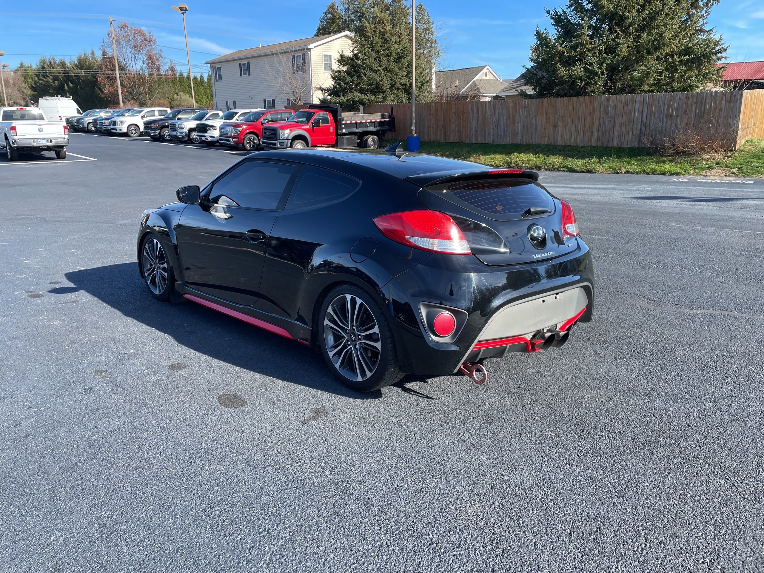 Used 2017 Hyundai Veloster Turbo R-Spec image 4