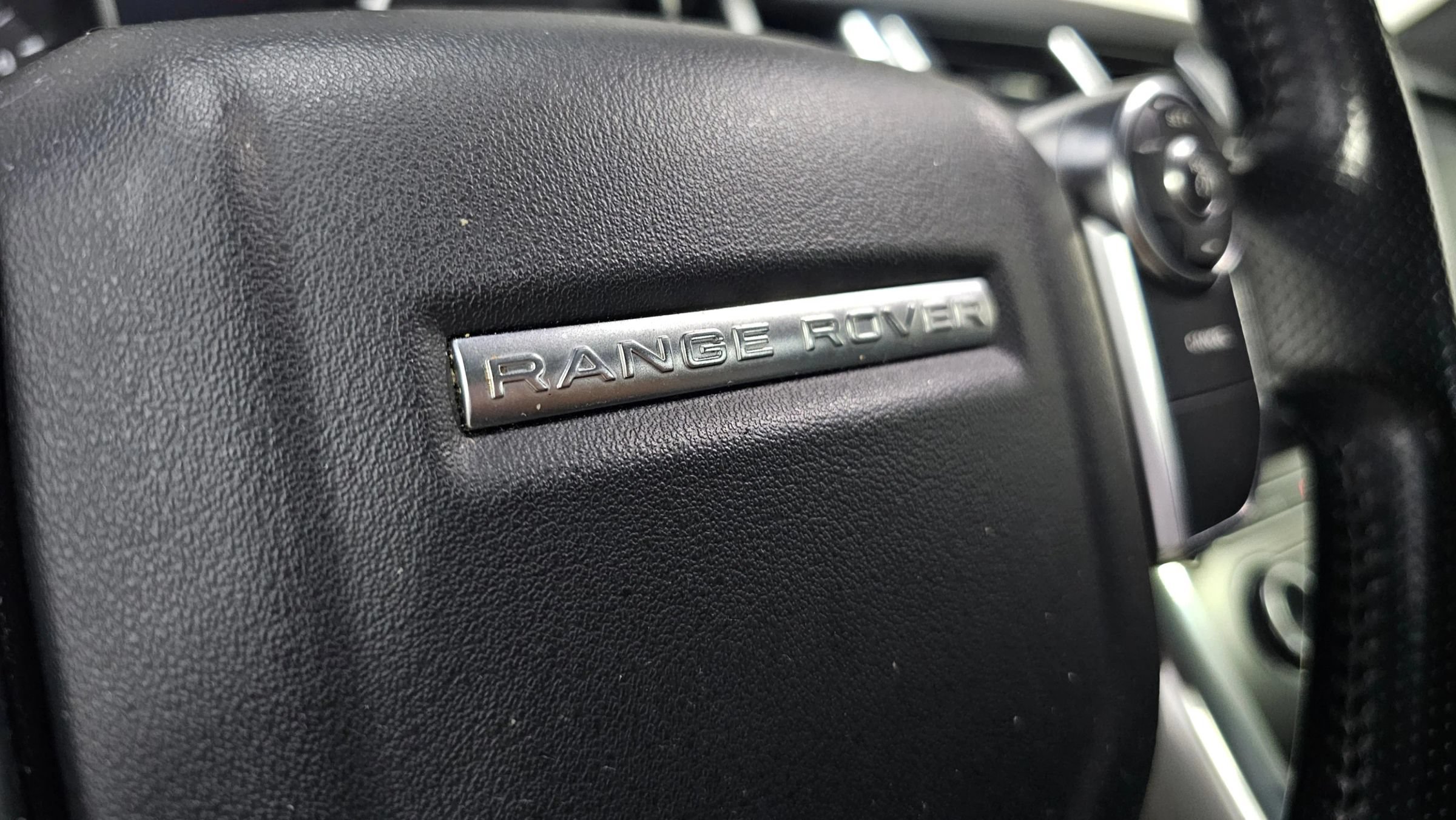 Used 2017 Land Rover Range Rover Sport SE AWD/4WD image 12