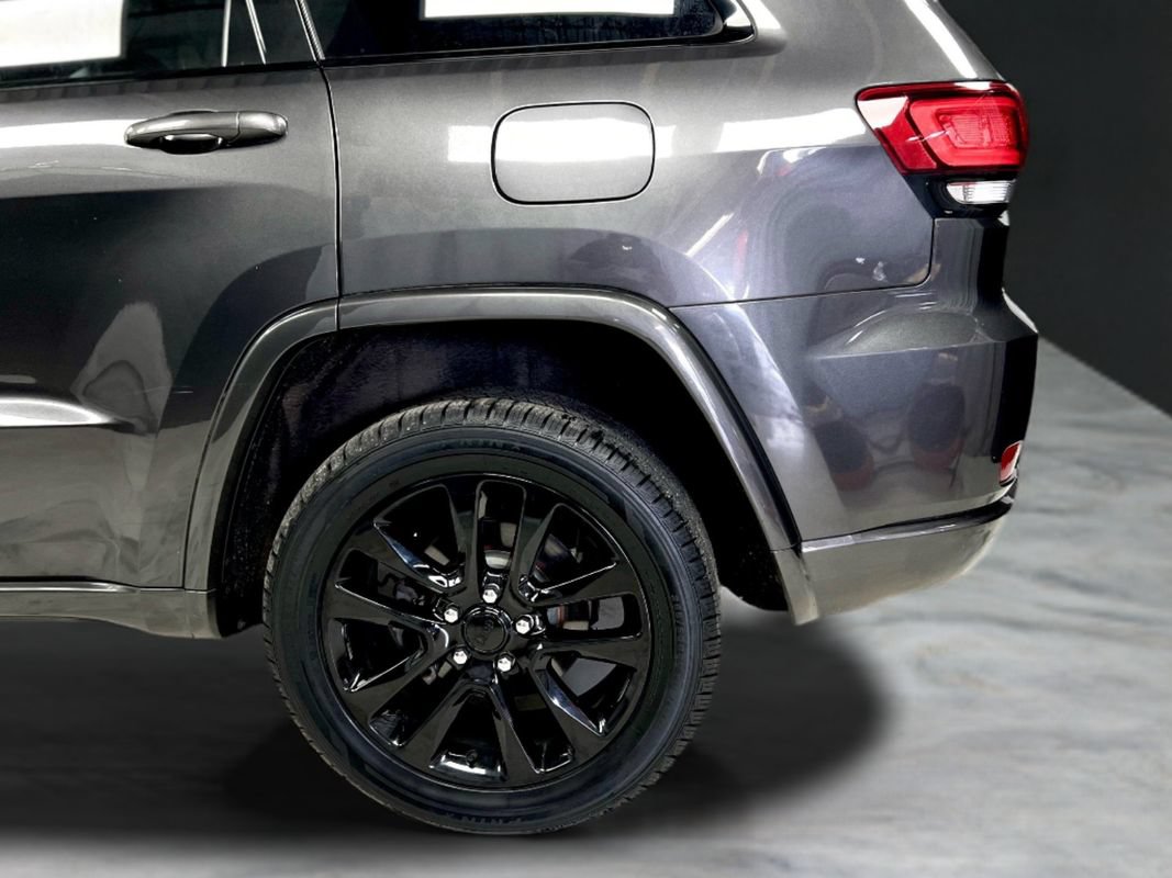 Used 2018 Jeep Grand Cherokee Altitude AWD/4WD image 38