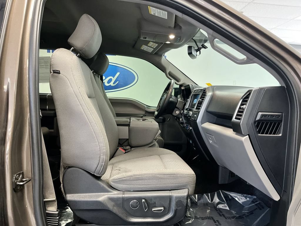Used 2016 Ford F150 XLT w/ Equipment Group 302A Luxury AWD/4WD image 21