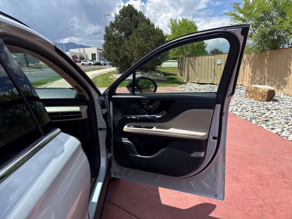 Certified 2025 Lincoln Corsair Grand Touring AWD/4WD image 31