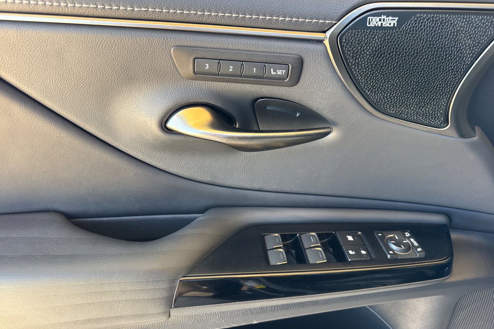 Certified 2022 Lexus ES 350 w/ Accessory Package 2 FWD image 12