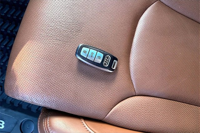 Used 2025 Audi Q8 Prestige w/ Prestige Package image 10