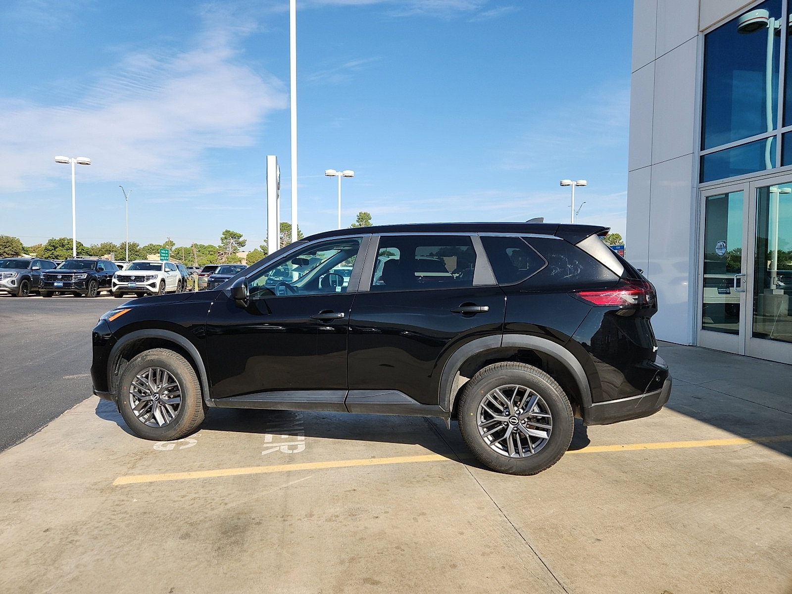 Used 2024 Nissan Rogue S image 4