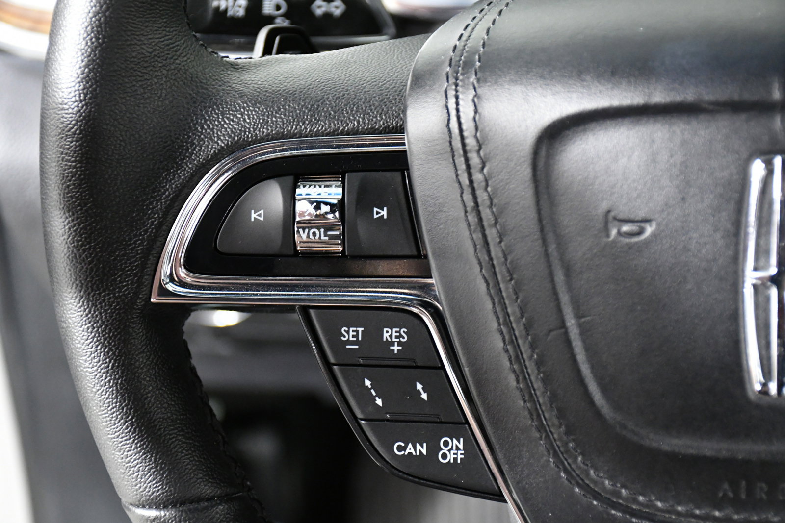 Used 2020 Lincoln Continental image 11