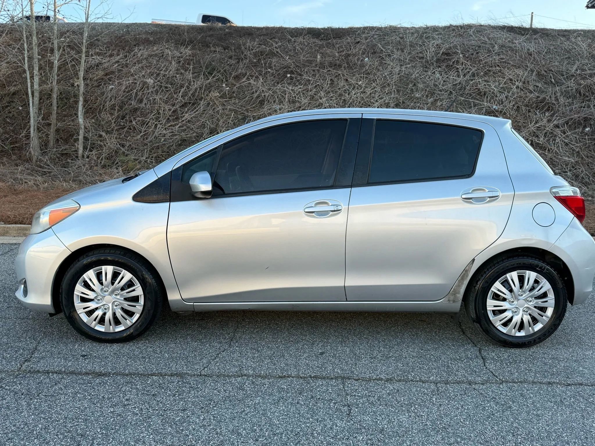 Used 2013 Toyota Yaris LE image 8