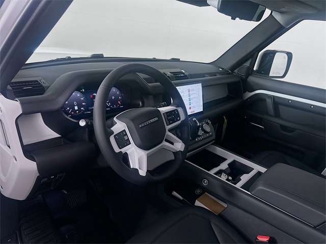 Used 2025 Land Rover Defender 130 S image 9