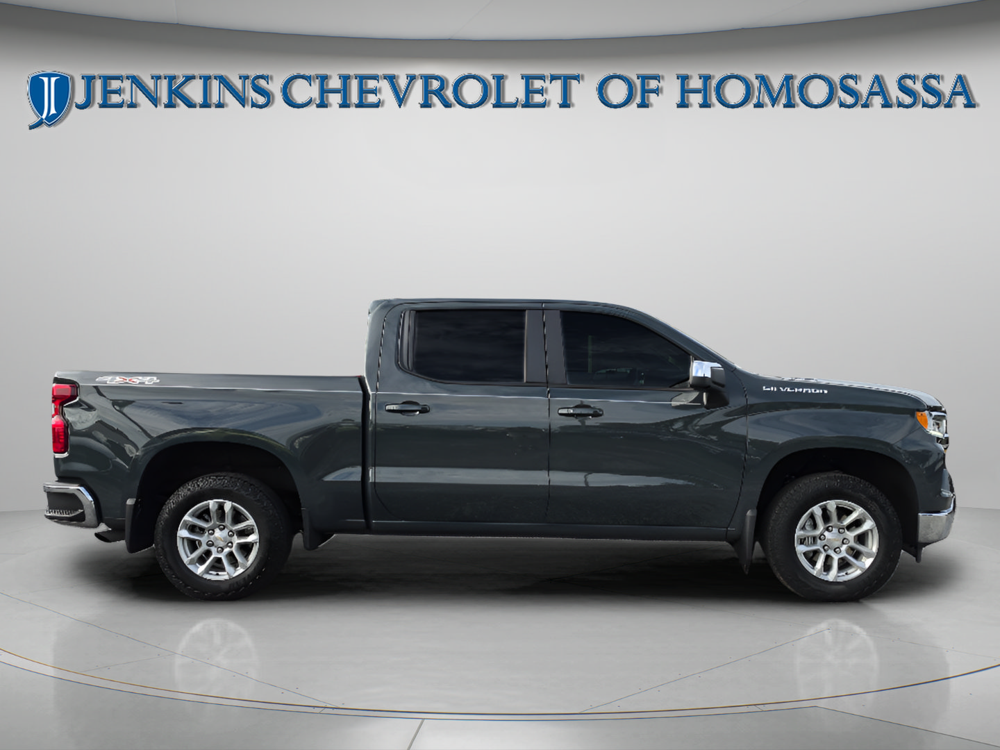 Used 2025 Chevrolet Silverado 1500 LT w/ Convenience Package II AWD/4WD image 3
