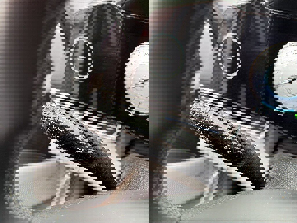 Certified 2022 Hyundai Elantra Limited image 32