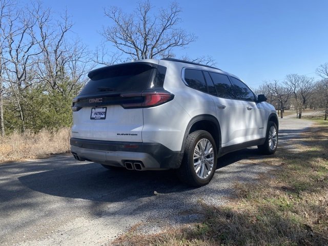 Used 2025 GMC Acadia Elevation w/ Elevation Premium Package image 8