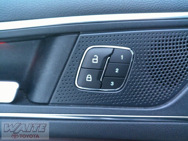 Used 2020 Ford Edge Titanium w/ Equipment Group 301A image 17