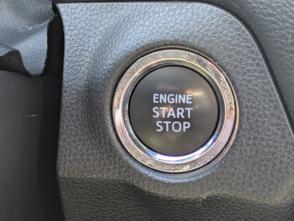 Used 2025 Toyota RAV4 XLE FWD image 27