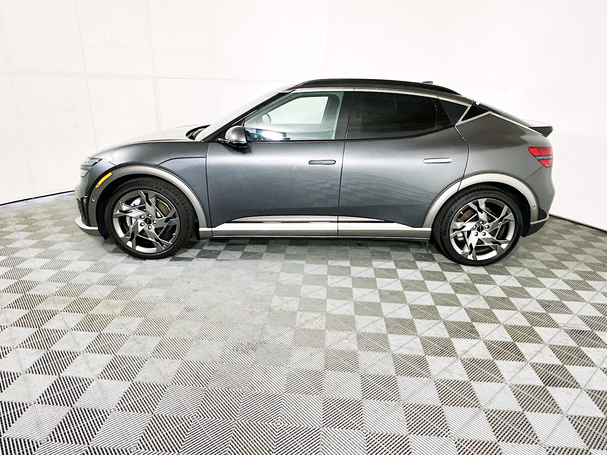 Used 2023 Genesis GV60 Performance image 6