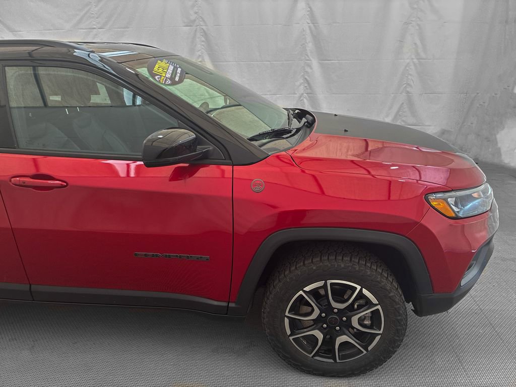 Used 2025 Jeep Compass Trailhawk AWD/4WD image 9