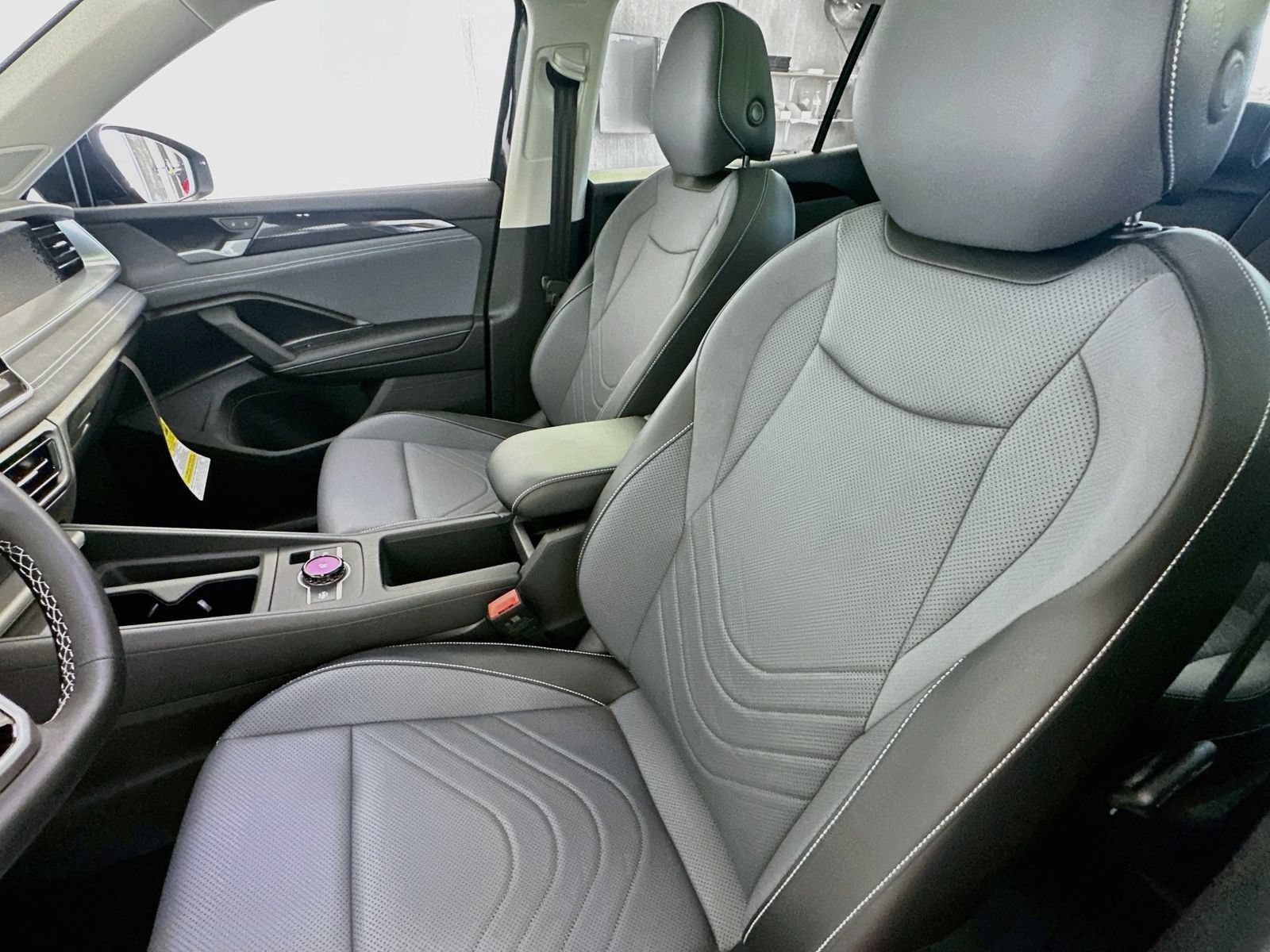 New 2026 Volkswagen Tiguan SE AWD/4WD image 22