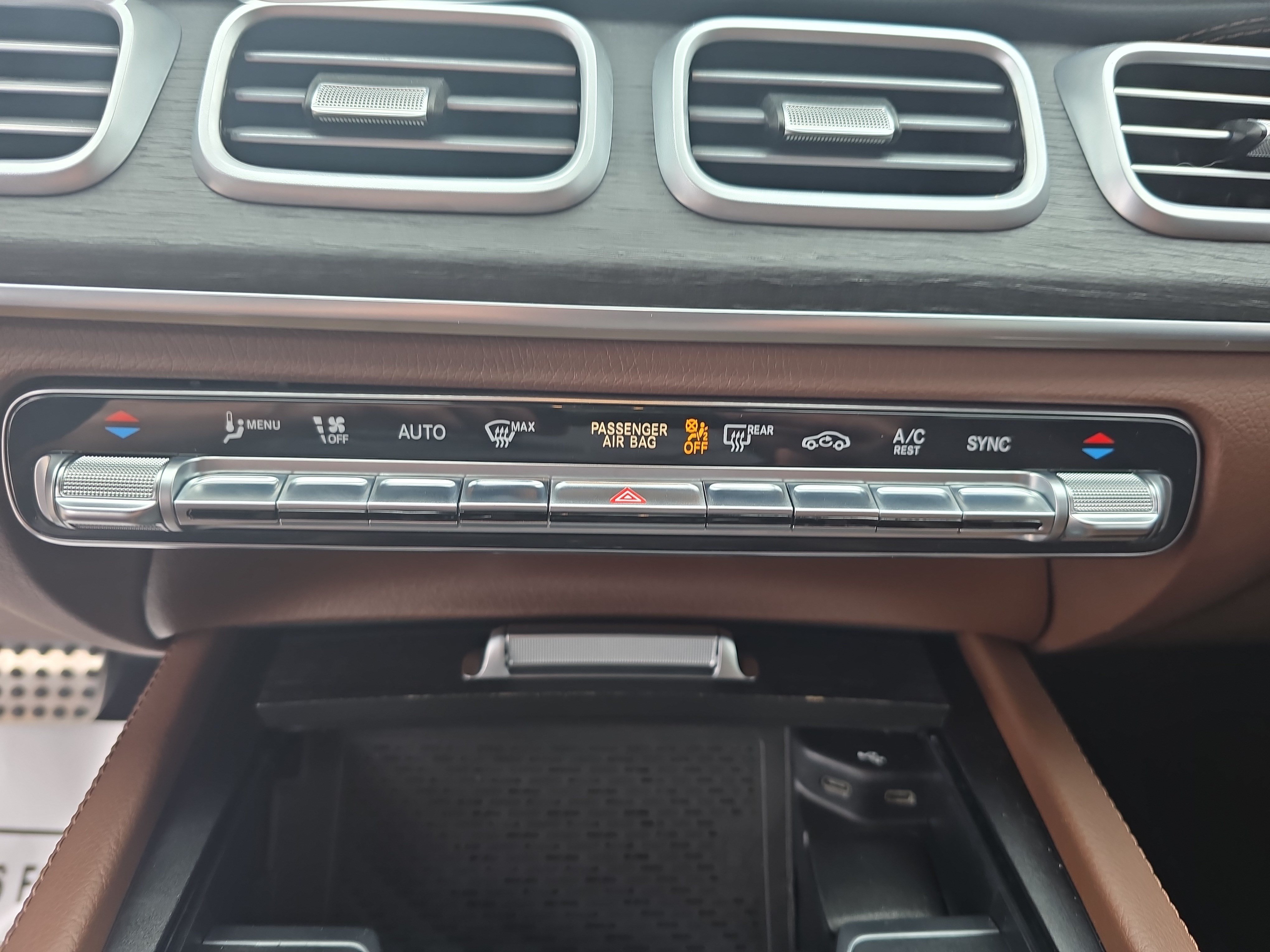 Used 2024 Mercedes-Benz GLS 450 4MATIC image 22