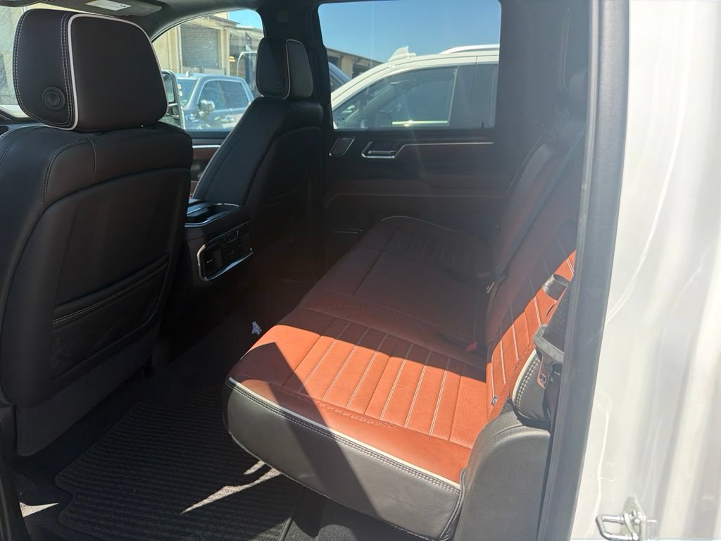 Used 2025 GMC Sierra 3500 Denali Ultimate AWD/4WD image 9