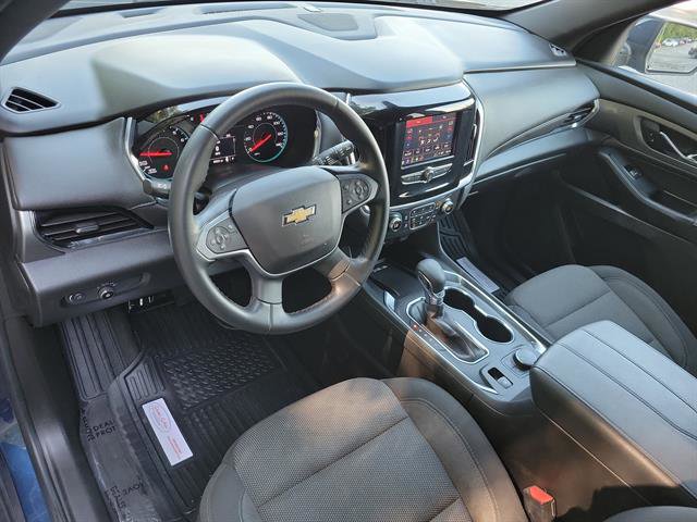 Used 2023 Chevrolet Traverse LT image 2