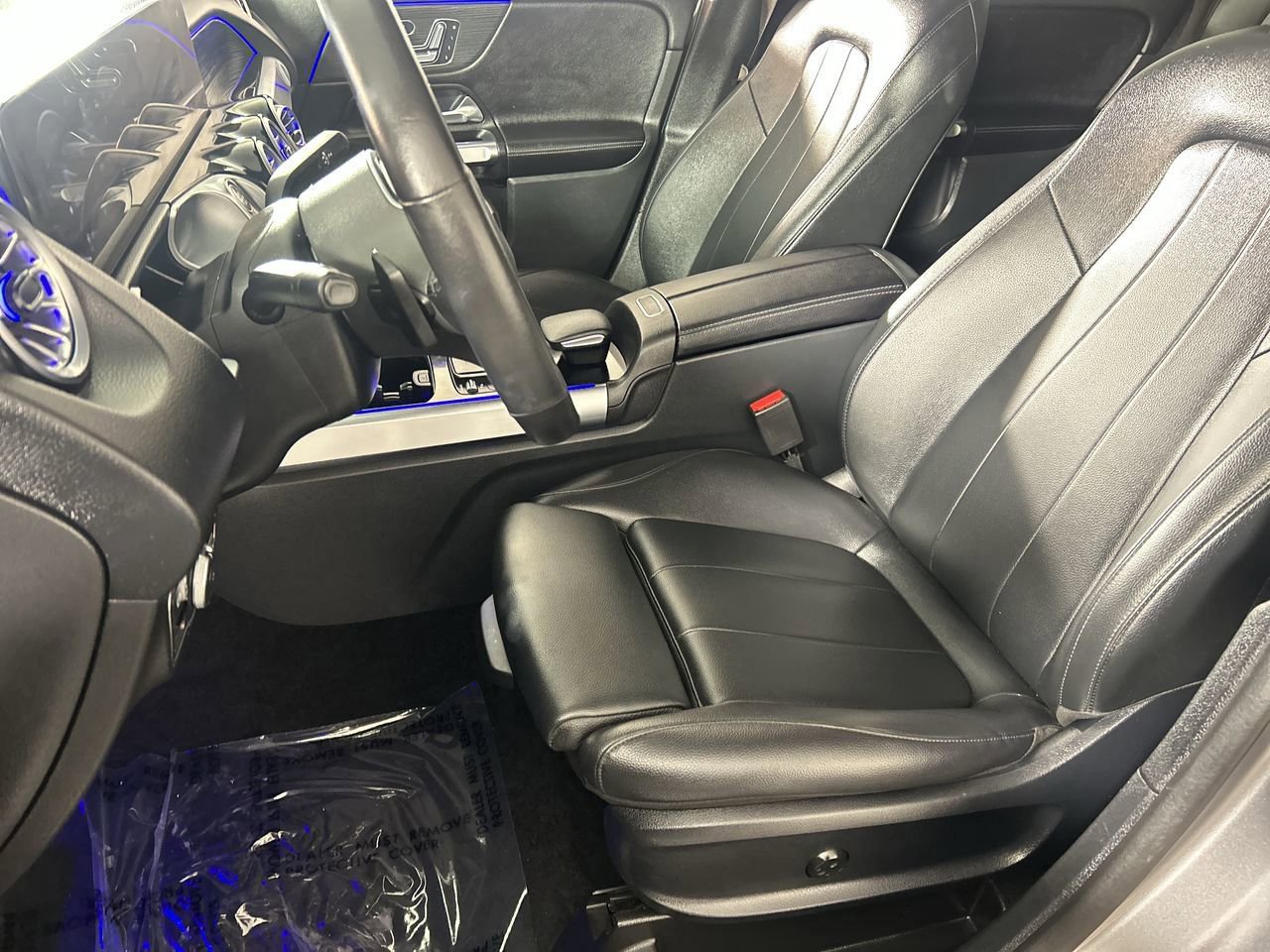 Used 2023 Mercedes-Benz GLB 250 w/ Premium Package image 20