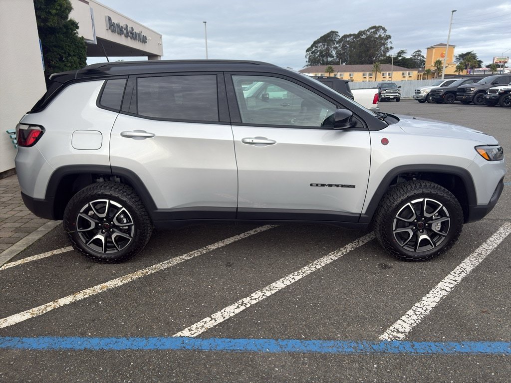 New 2026 Jeep Compass Trailhawk w/ Sun, Sound & Navigation Group AWD/4WD image 26
