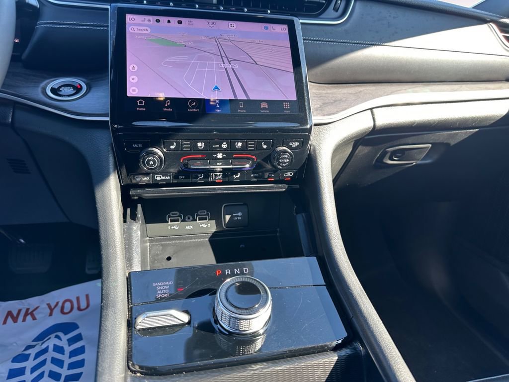 Used 2024 Jeep Grand Cherokee L Limited w/ Luxury Tech Group II image 11