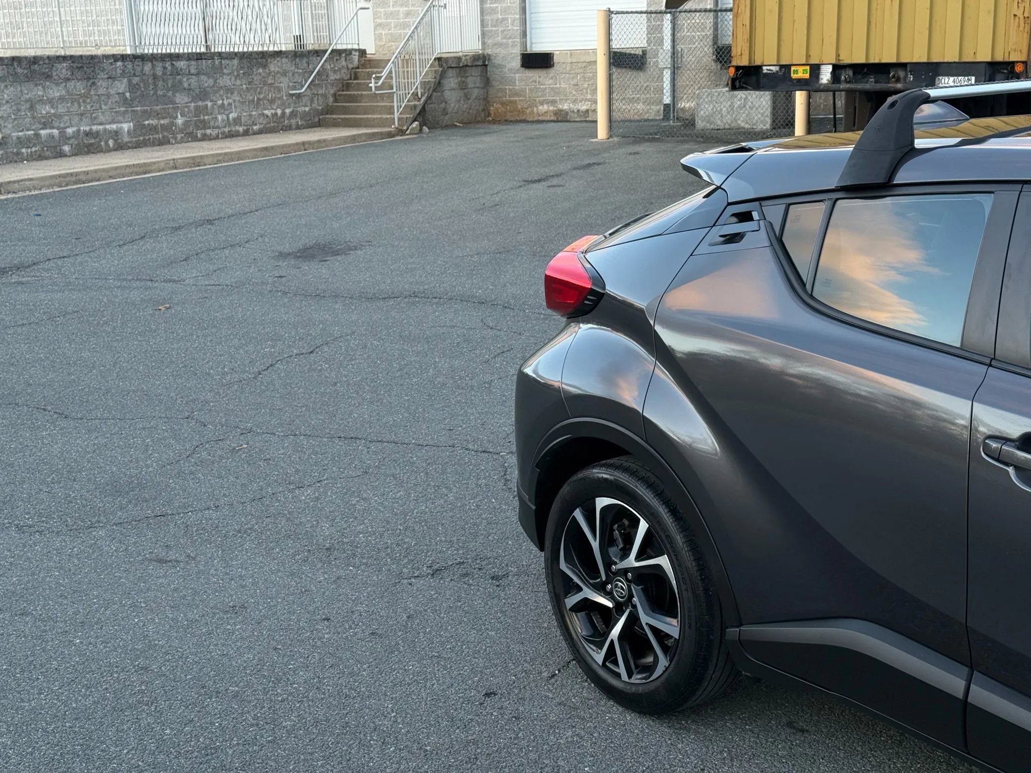 Used 2022 Toyota C-HR XLE image 3