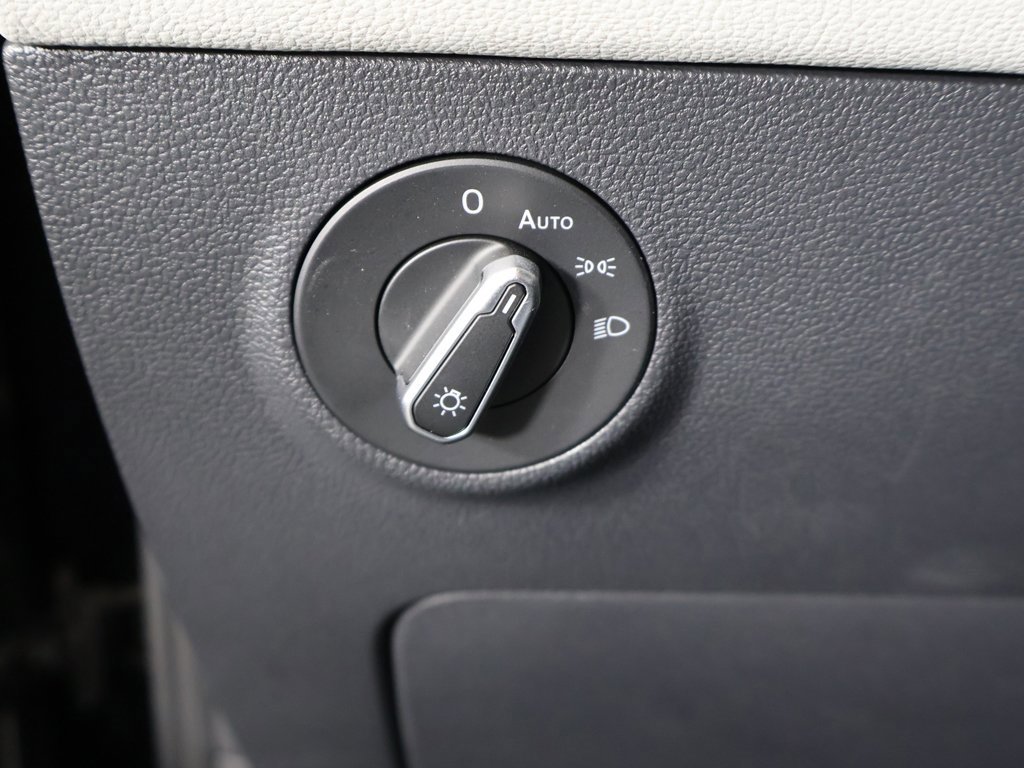 Used 2025 Volkswagen Taos S image 33