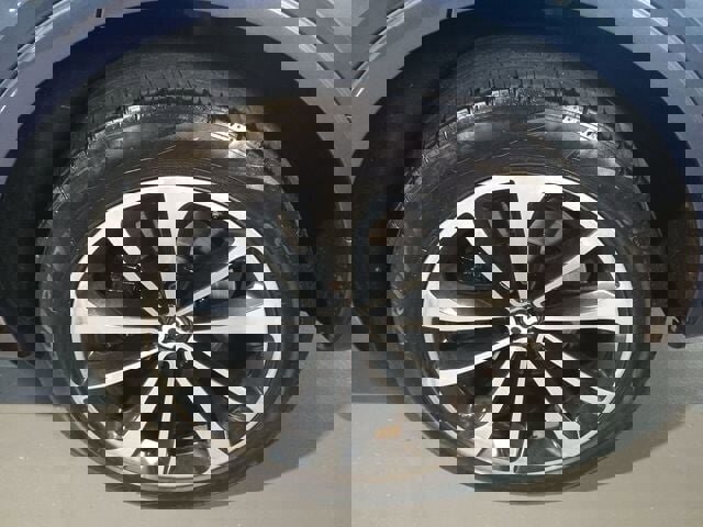 Used 2017 Bentley Bentayga image 29