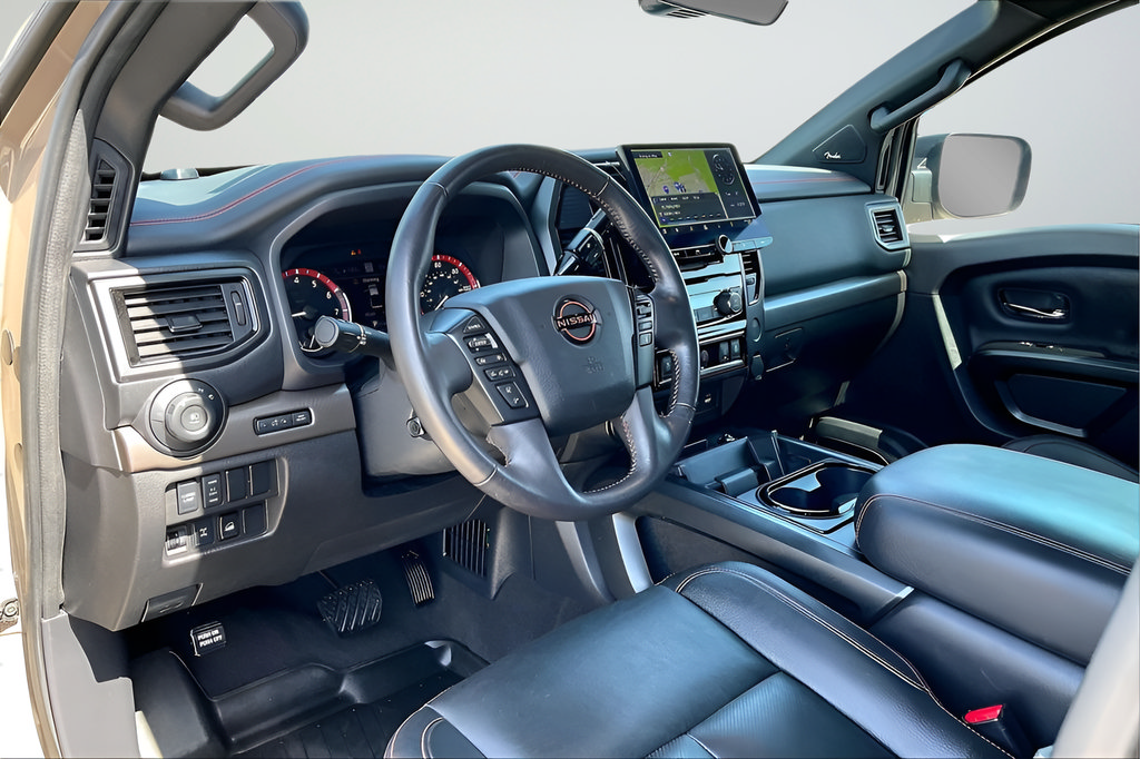 Used 2024 Nissan Titan PRO-4X w/ Pro-4x Convenience Package AWD/4WD image 14