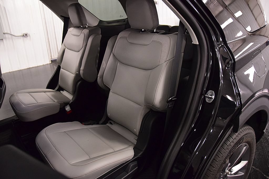 Used 2025 Ford Explorer Active w/ Active Comfort Package AWD/4WD image 33
