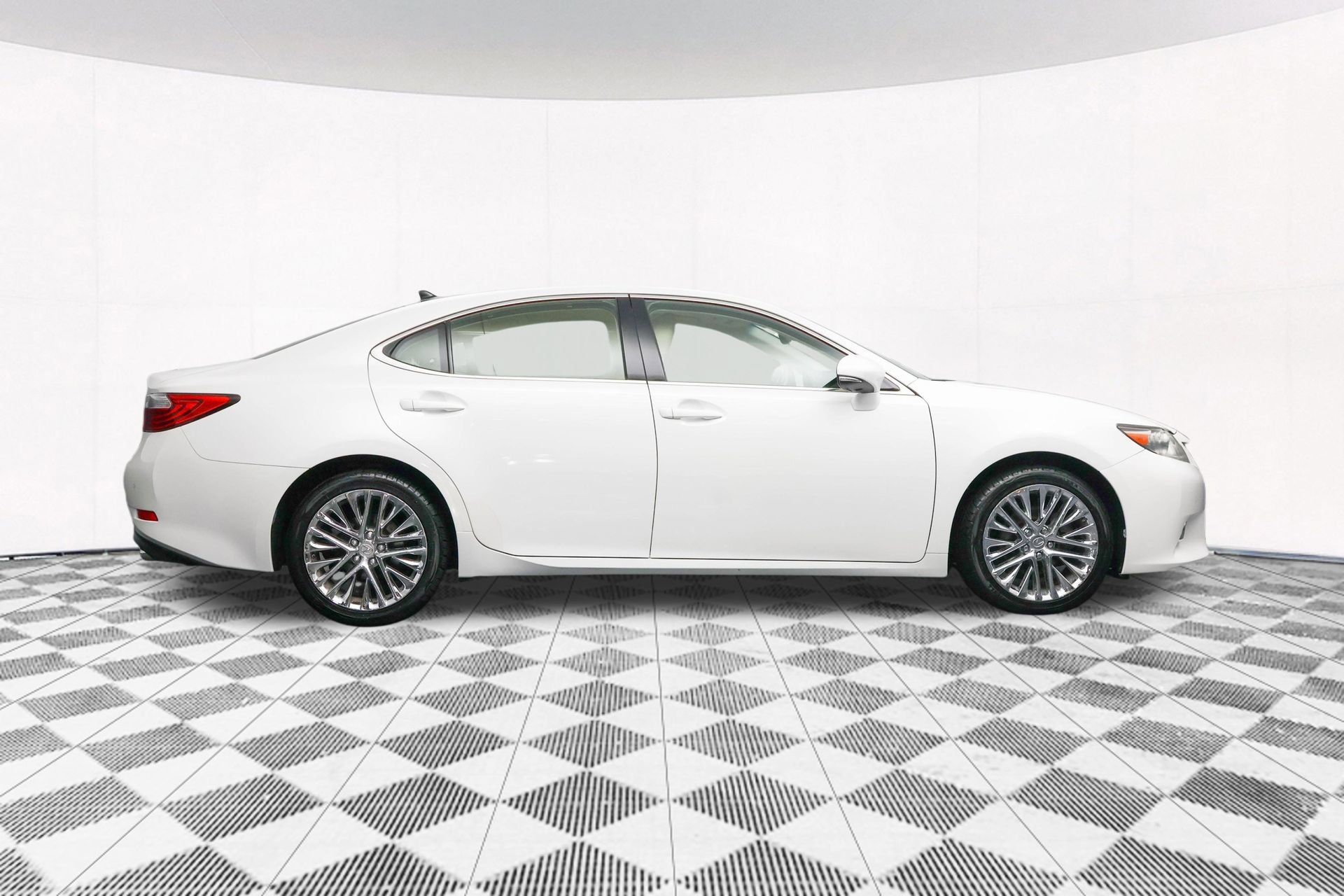 Used 2013 Lexus ES 350 FWD image 16