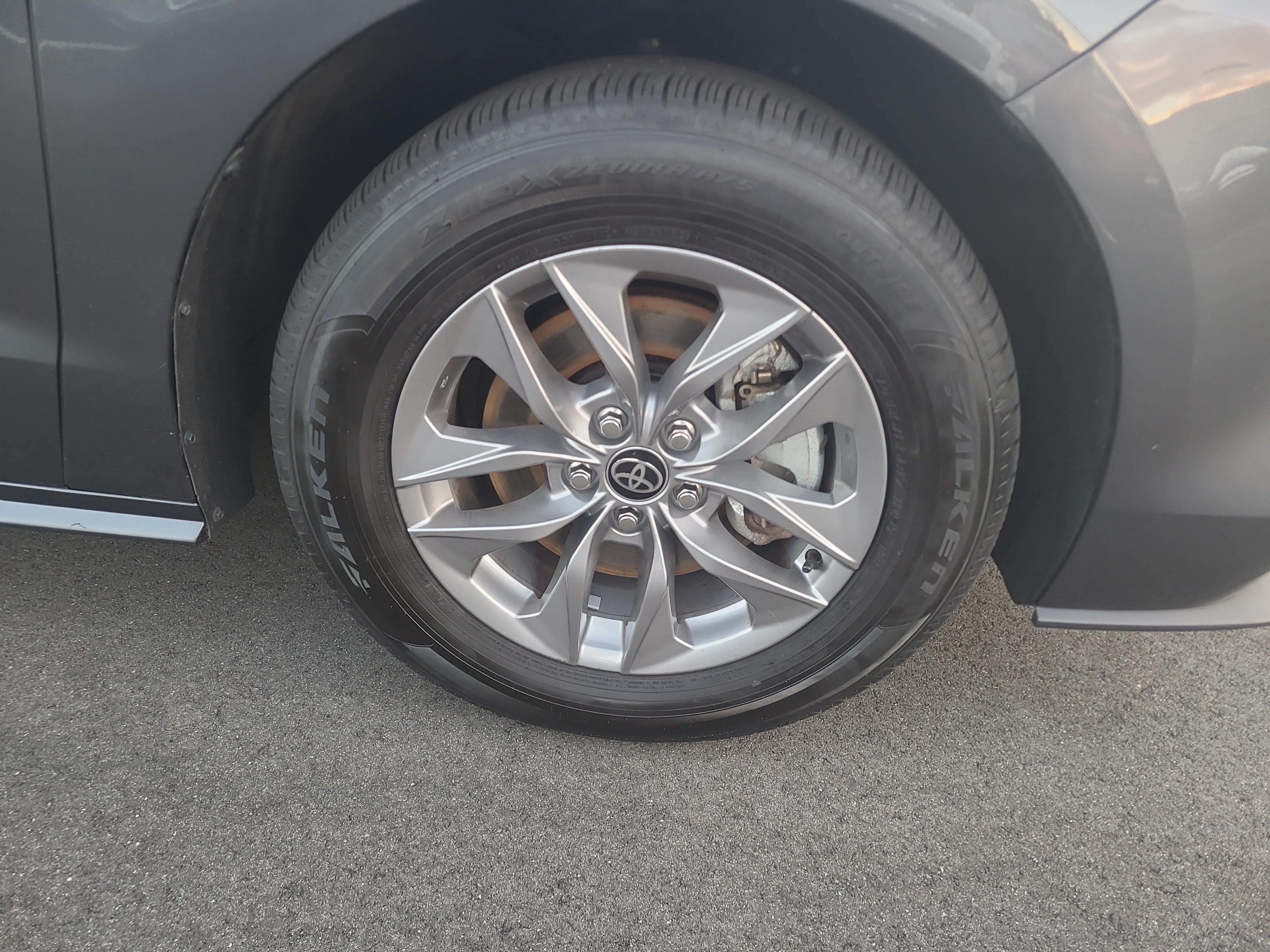 Certified 2025 Toyota Sienna LE FWD image 12