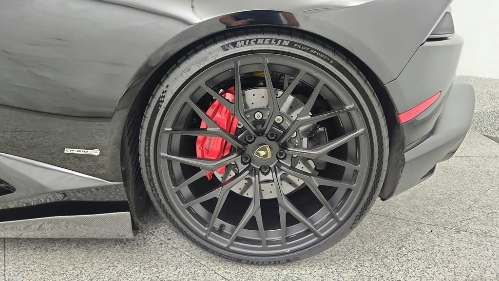 Used 2015 Lamborghini Huracan LP 610-4 AWD/4WD image 17