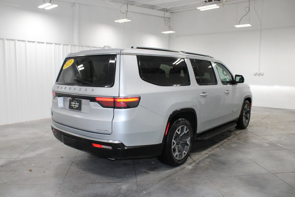 Used 2023 Jeep Wagoneer L Series III w/ Preferred Equipment Group AWD/4WD image 9