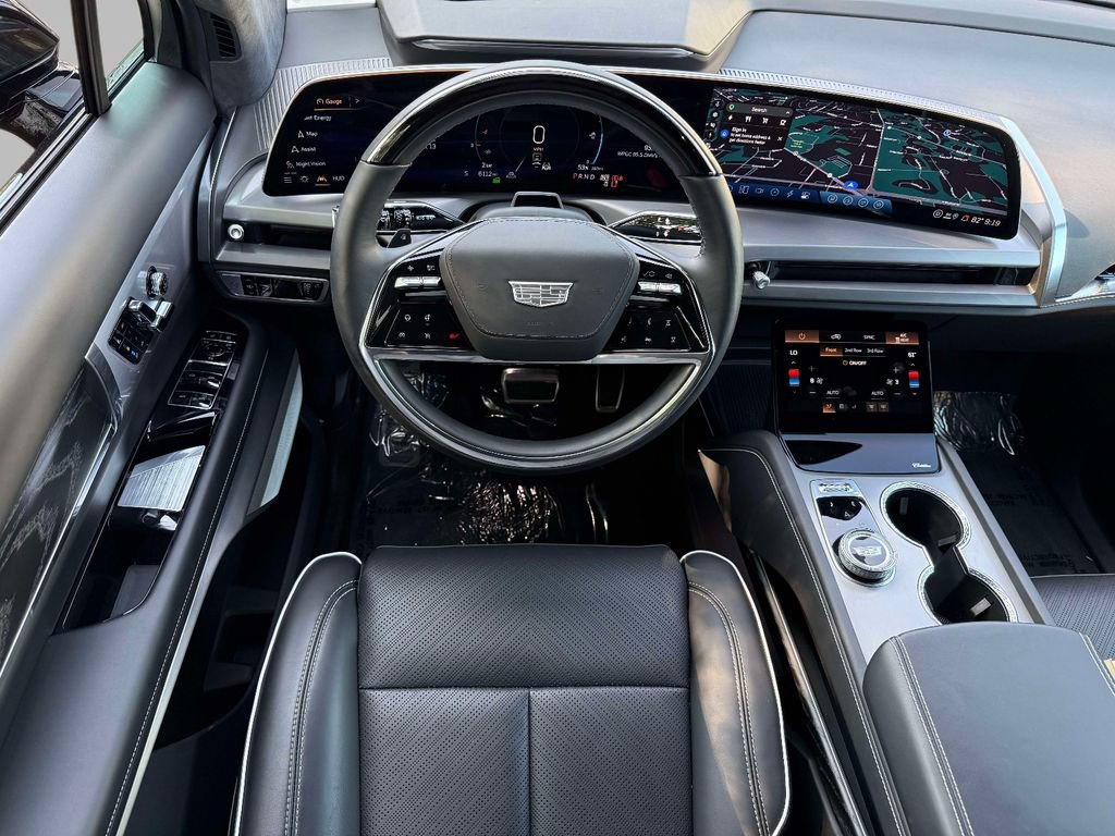 Used 2026 Cadillac Vistiq Luxury w/ LPO, Floor Liner Package AWD/4WD image 4