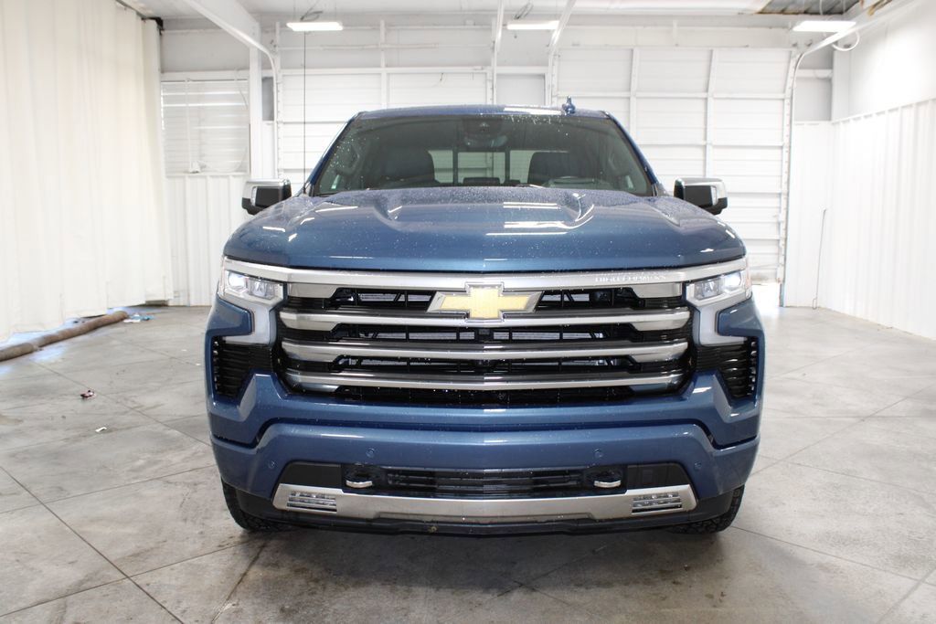 Used 2024 Chevrolet Silverado 1500 High Country w/ High Country Premium Package image 3