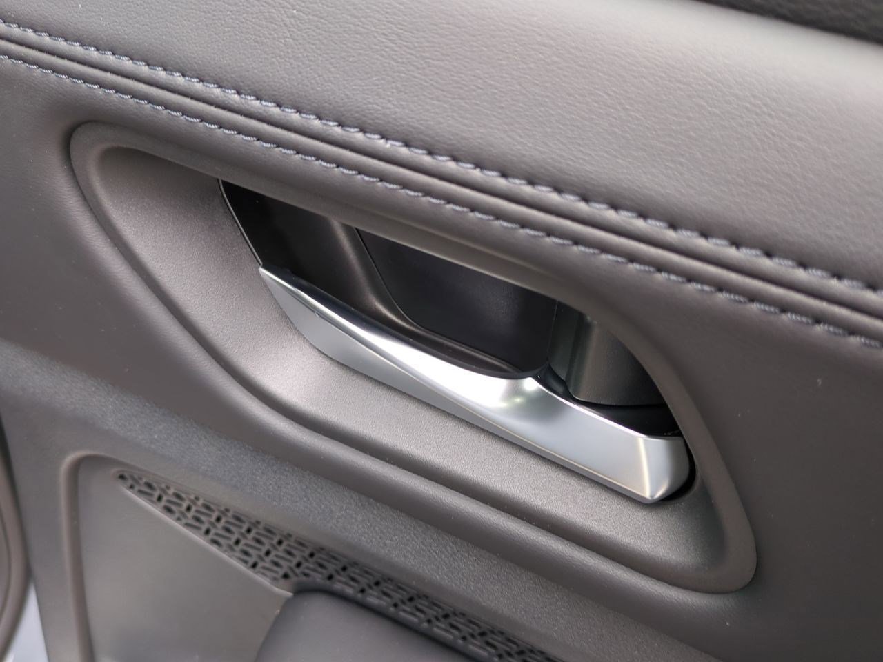 New 2024 Nissan Ariya AWD image 33