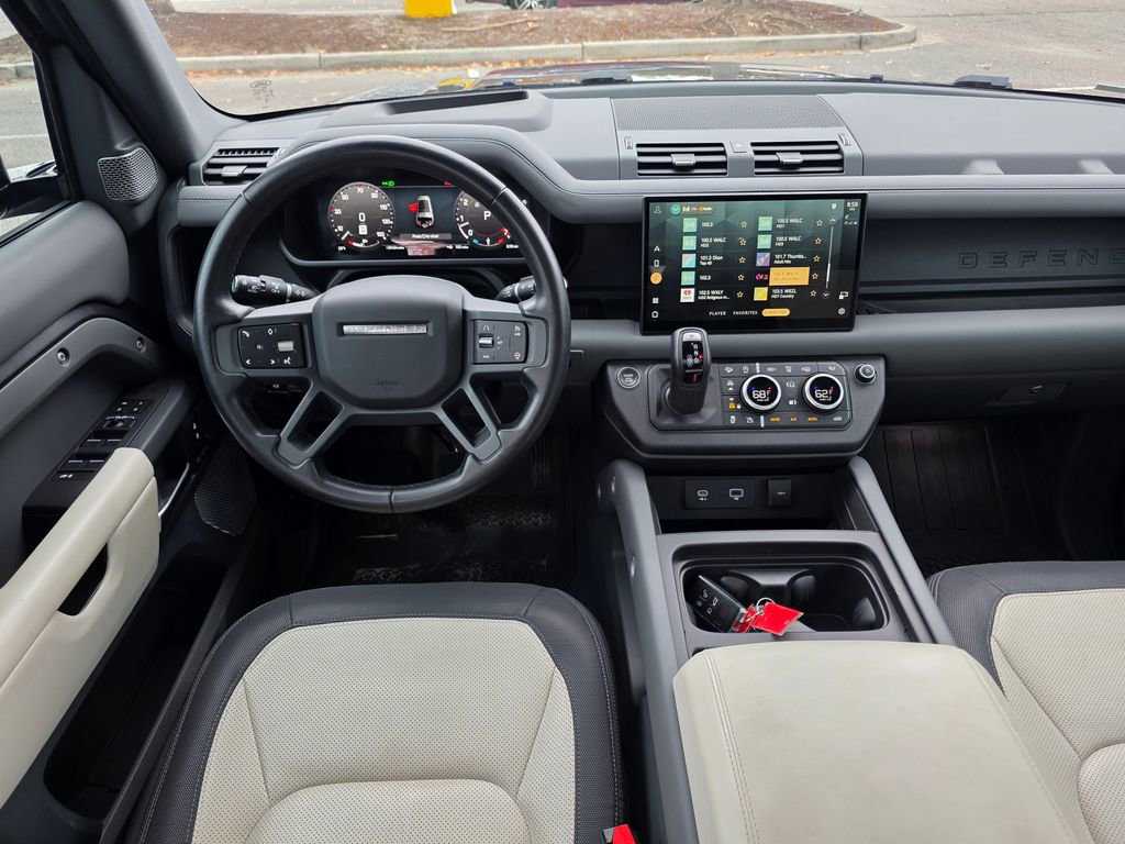 Used 2023 Land Rover Defender 130 X-Dynamic SE image 28