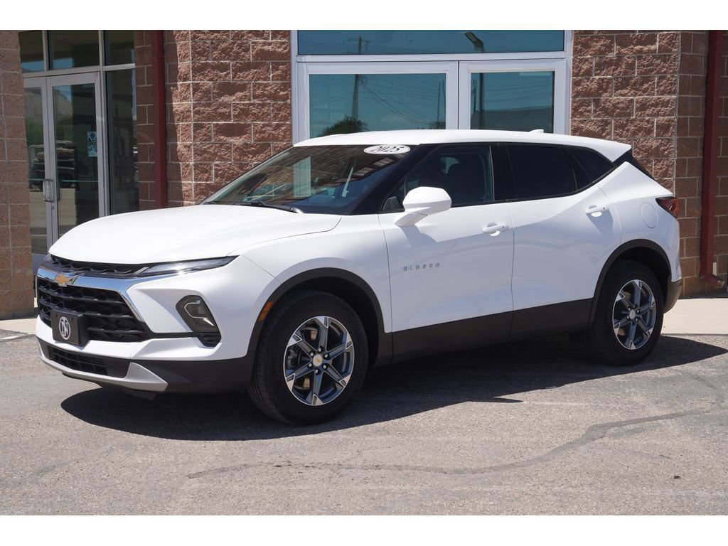 Used 2025 Chevrolet Blazer LT AWD/4WD image 2