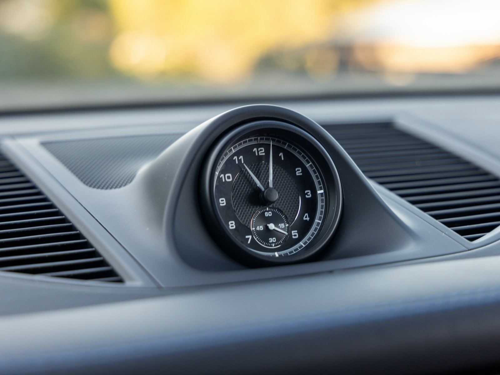 Certified 2024 Porsche Macan image 33