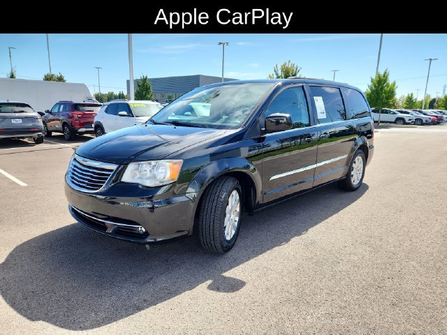 Used 2013 Chrysler Town & Country Touring FWD image 3