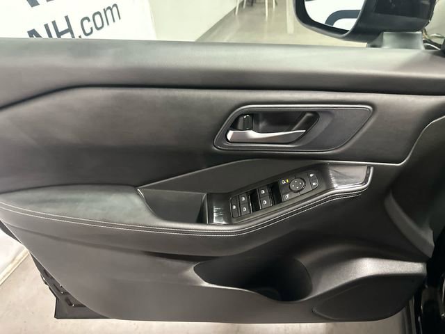 Certified 2024 Nissan Rogue SV AWD/4WD image 8