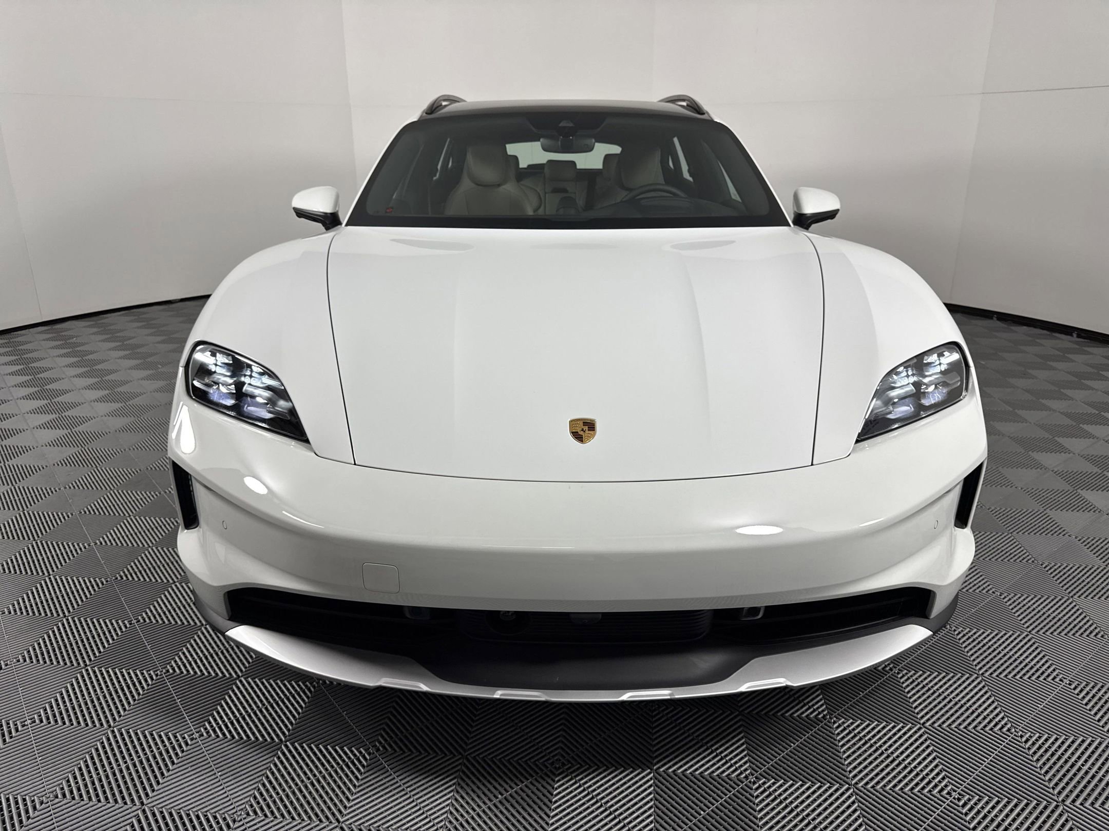 Used 2025 Porsche Taycan 4 Cross Turismo image 6