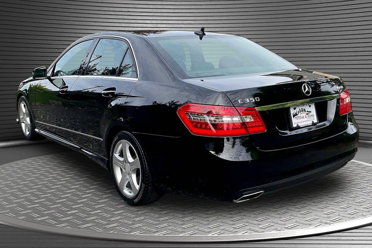 Used 2011 Mercedes-Benz E 350 4MATIC Sedan image 4