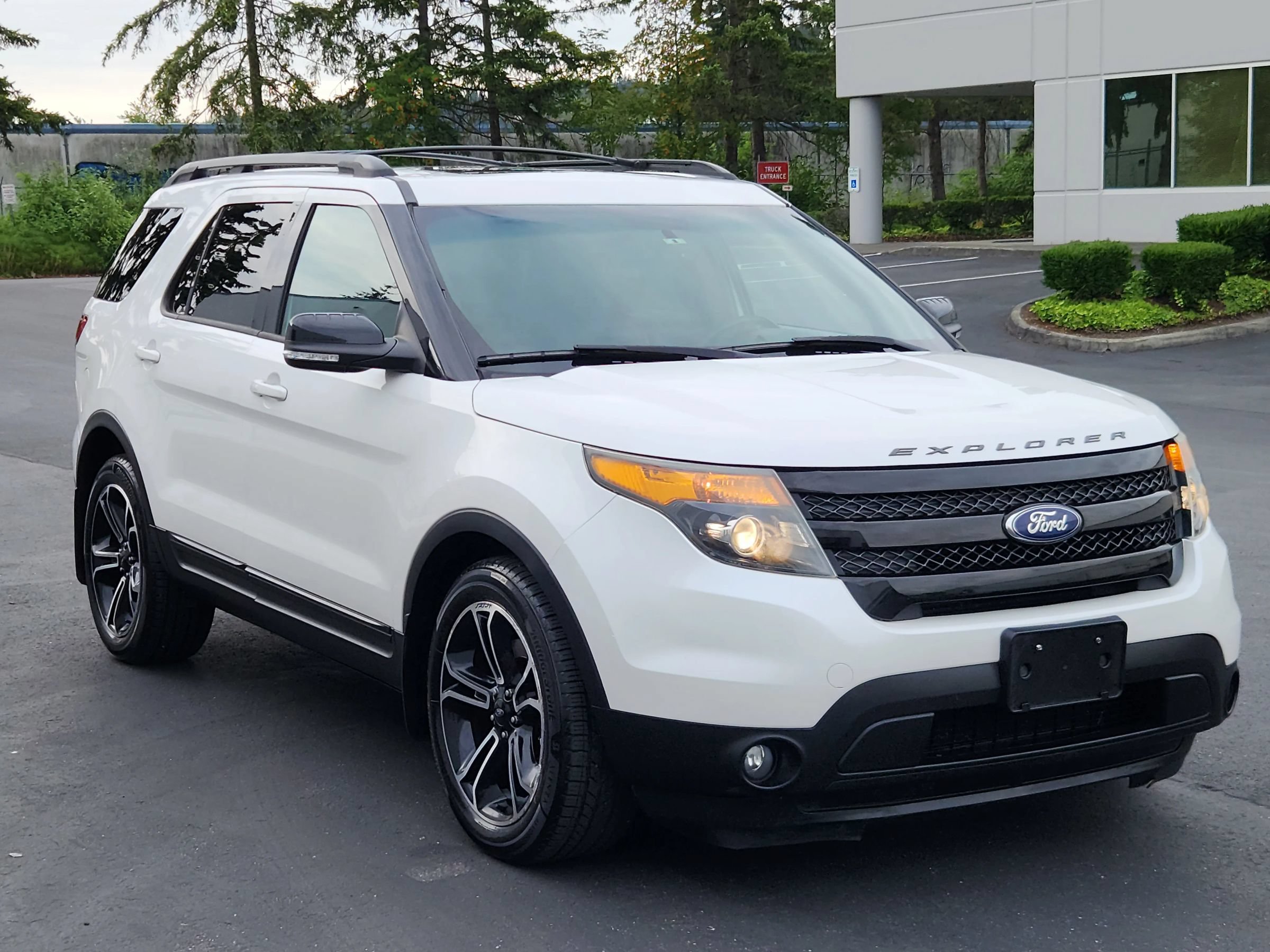 Used 2015 Ford Explorer Sport w/ Equipment Group 401A AWD/4WD image 5