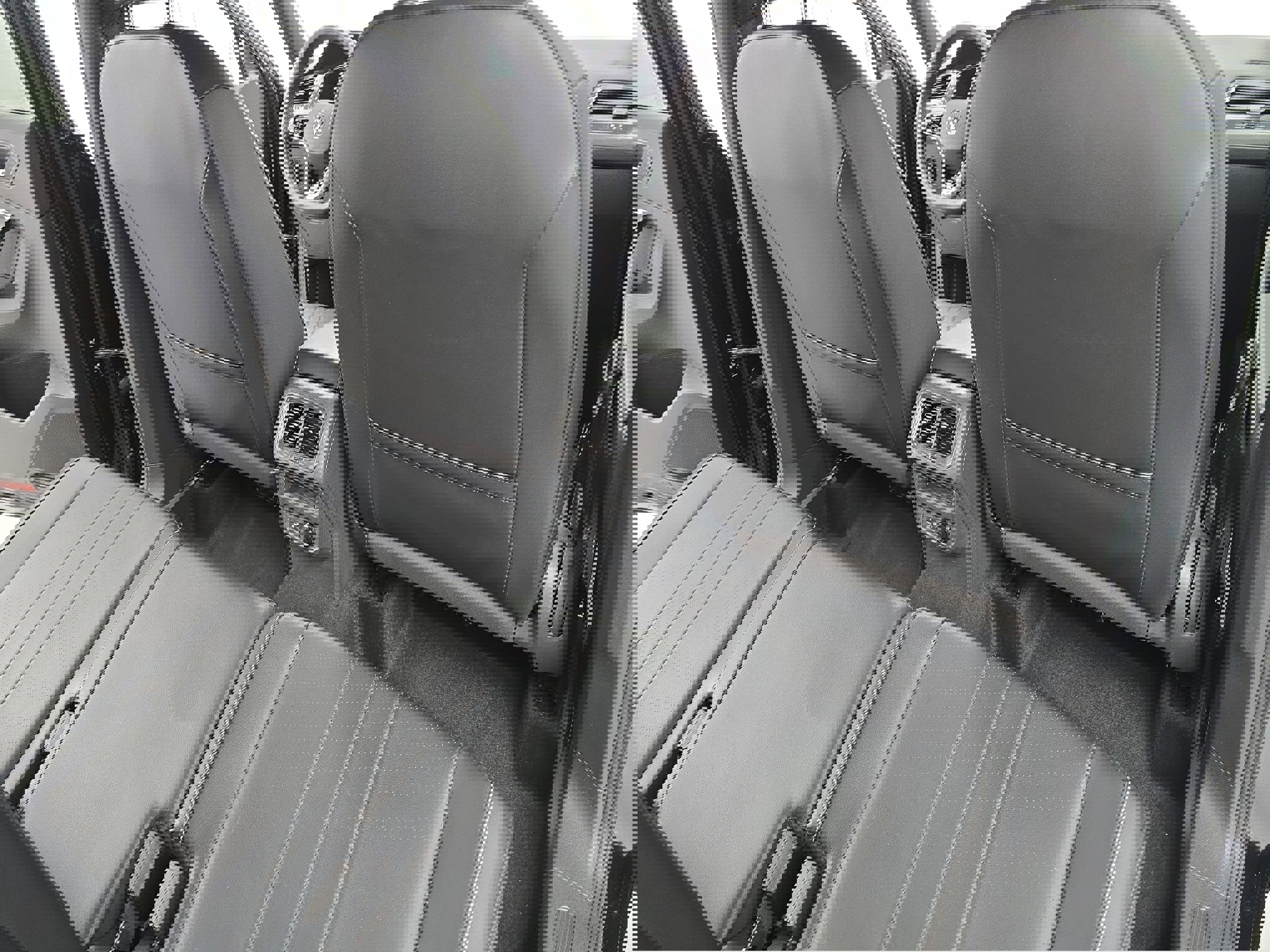 Certified 2024 Volkswagen Tiguan SE R-Line image 11