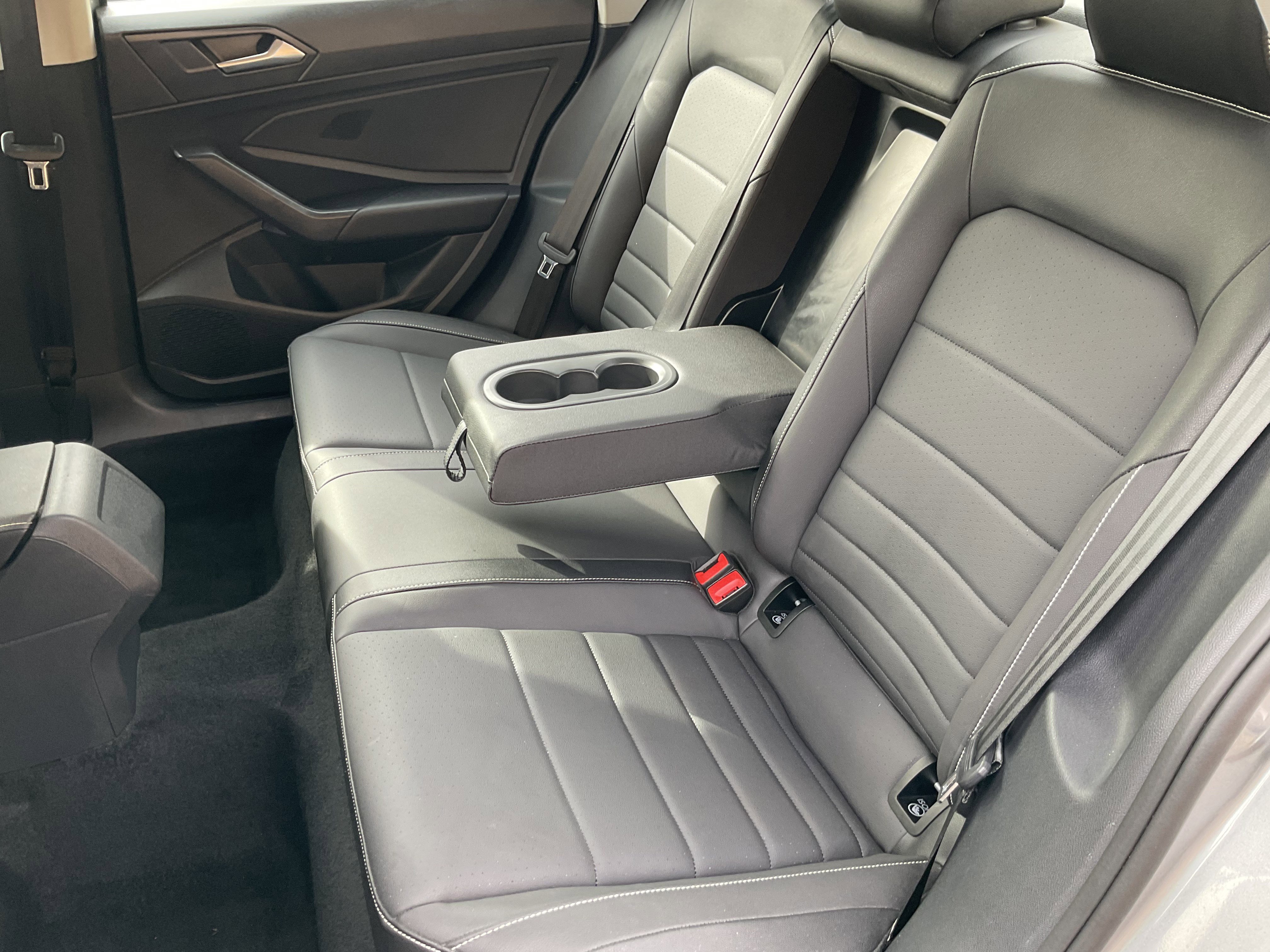 Used 2024 Volkswagen Jetta SE image 34