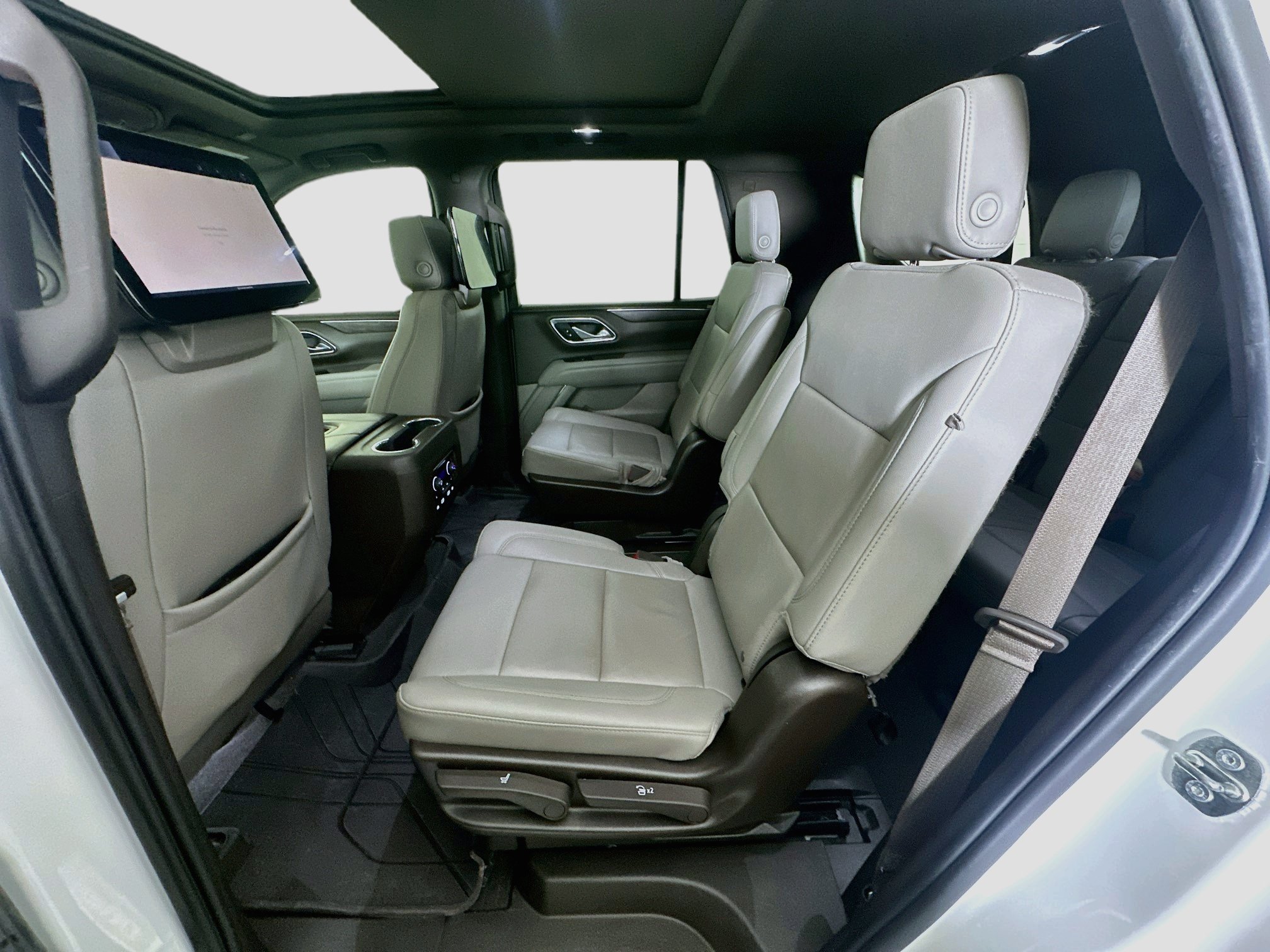 Used 2023 Chevrolet Tahoe Z71 w/ Luxury Package AWD/4WD image 30