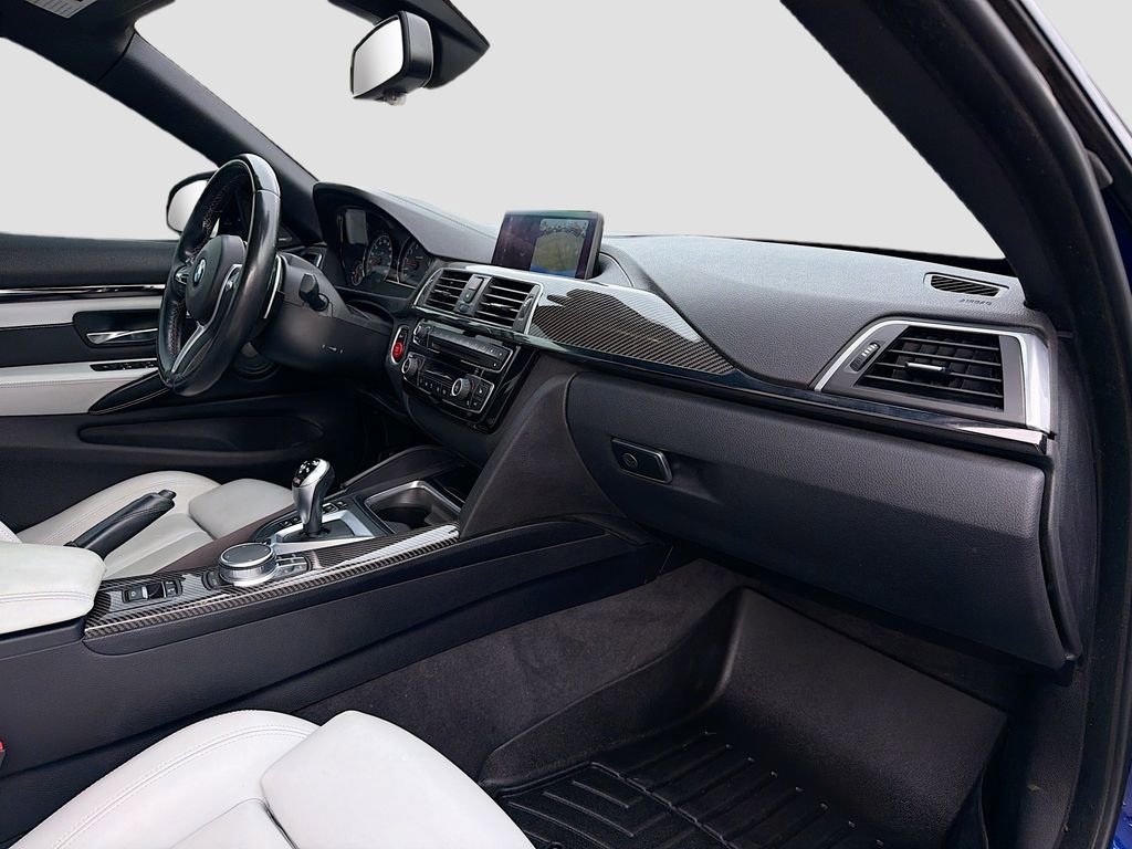 Used 2020 BMW M4 Convertible w/ Competition Package image 31
